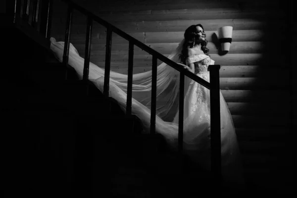 Beautiful Bride White Dress Long Train Climbs Stairs Classic Interior — Stock Photo, Image