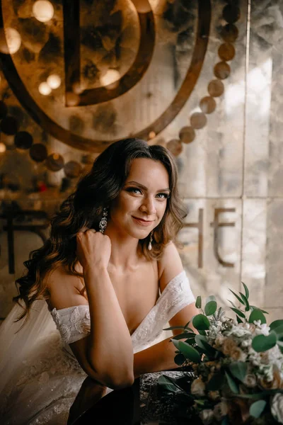 Nádherný Portrét Mladé Nevěsty Krásná Nevěsta Svatebním Make Upem Šperky — Stock fotografie