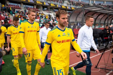 MINSK, BELARUS - 24 Mayıs 2020: FC BATE Borisov oyuncuları Belarus Kupası Finali 2020. Dinamo Stadyumu 'nda (Minsk) FC BATE Borisov - FC Dinamo Brest maçı)