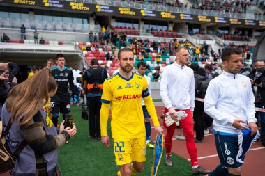 MINSK, BELARUS - 24 Mayıs 2020: FC BATE Borisov oyuncuları Belarus Kupası Finali 2020. Dinamo Stadyumu 'nda (Minsk) FC BATE Borisov - FC Dinamo Brest maçı)