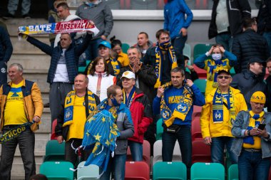 MINSK, BELARUS - 24 Mayıs 2020: The Belarusian Cup Final 2020 'de FC BATE Borisov hayranı. Dinamo Stadyumu 'nda (Minsk) FC BATE Borisov - FC Dinamo Brest maçı)