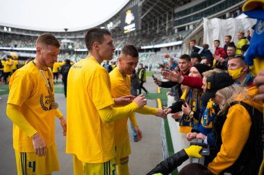 MINSK, BELARUS - 24 Mayıs 2020: The Belarusian Cup Final 2020 'de FC BATE Borisov hayranı. Dinamo Stadyumu 'nda (Minsk) FC BATE Borisov - FC Dinamo Brest maçı)