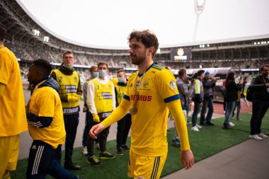 MINSK, BELARUS - 24 Mayıs 2020: FC BATE Borisov oyuncuları Belarus Kupası Finali 'nin ardından düzenlenen ödül töreninde resmedildi. Dinamo Stadyumu 'nda (Minsk) FC BATE Borisov - FC Dinamo Brest maçı)