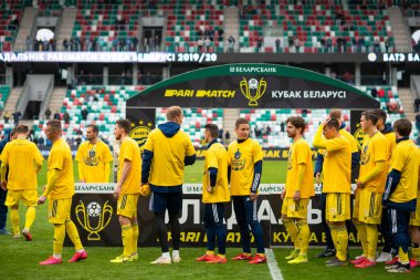 MINSK, BELARUS - 24 Mayıs 2020 Belarus Kupası Finali 'nde madalya verdi. Dinamo Stadyumu 'nda (Minsk) FC BATE Borisov - FC Dinamo Brest maçı)