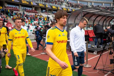 MINSK, BELARUS - 24 Mayıs 2020: FC BATE Borisov oyuncuları Belarus Kupası Finali 2020. Dinamo Stadyumu 'nda (Minsk) FC BATE Borisov - FC Dinamo Brest maçı)