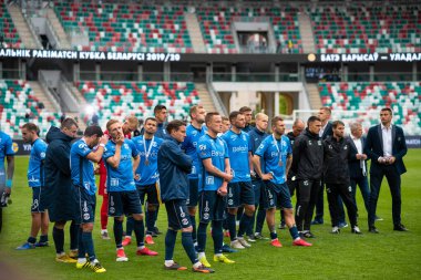MINSK, BELARUS - 24 Mayıs 2020 Belarus Kupası Finali 'nde madalya verdi. Dinamo Stadyumu 'nda (Minsk) FC BATE Borisov - FC Dinamo Brest maçı)