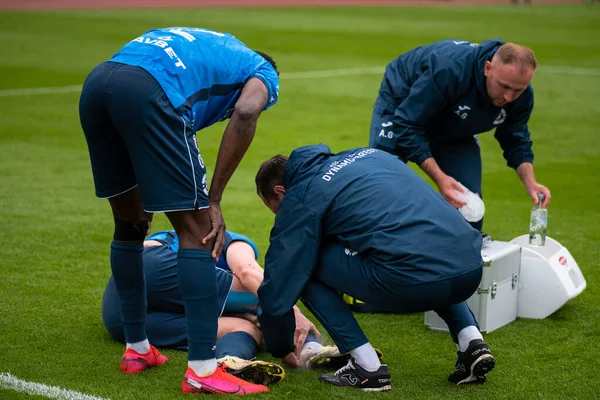 MINSK, BELARUS - 24 Mayıs 2020: FC Dinamo Brest oyuncusu Artem Milewski, Belarus Kupası Finali 'nde yaralandı. Dinamo Stadyumu 'nda (Minsk) FC BATE Borisov - FC Dinamo Brest maçı) 