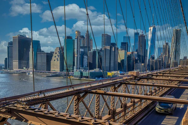 New York Skyline Van Brooklyn Bridge Met Wolken Lucht Achtergrond — Stockfoto