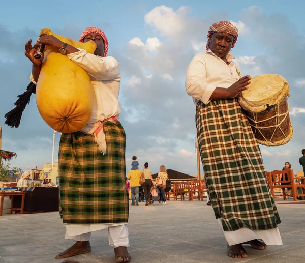 Doha Qatar Diciembre 2019 Danza Folclórica Tradicional Kuwait Danza Ardah —  Fotos de Stock