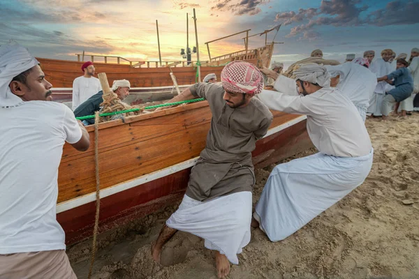 Doha Qatar December 2019 Traditionele Arabische Vissers Werken Katara Strand — Stockfoto