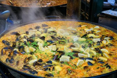 Paella markette satılık.