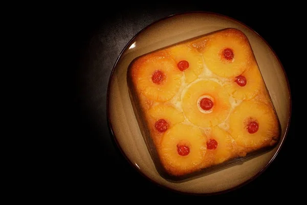 Ananas Ondersteboven Cake Een Bord — Stockfoto