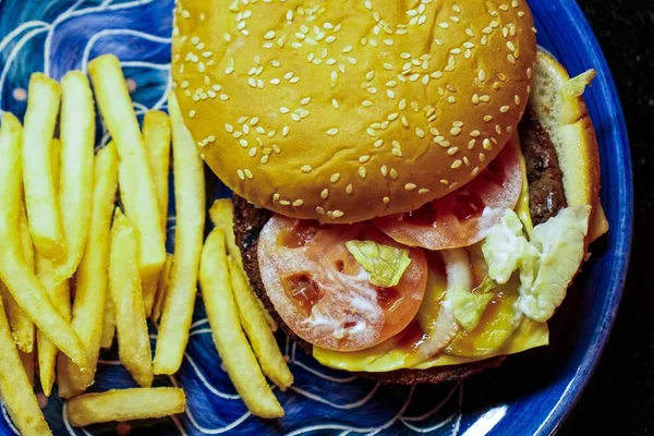 Niemożliwy Burger Frytkami — Zdjęcie stockowe