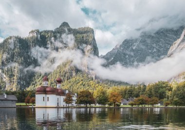 Dağlardaki ünlü kilise.