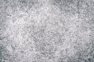 Eski beton yol yüzeyi. Beton yüzeyler pürüzlü.