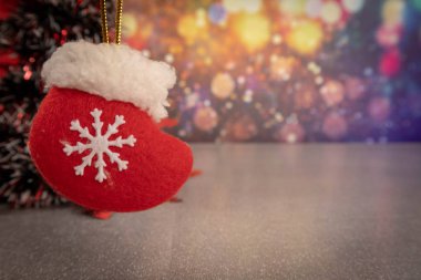 Noel çorapları ve dekorasyon. Mutlu noel kartları. - Mutlu yıllar. Boşluğu kopyala