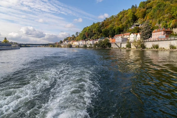 Río Danubio en Passau, Baviera, Alemania en otoño — Foto de Stock