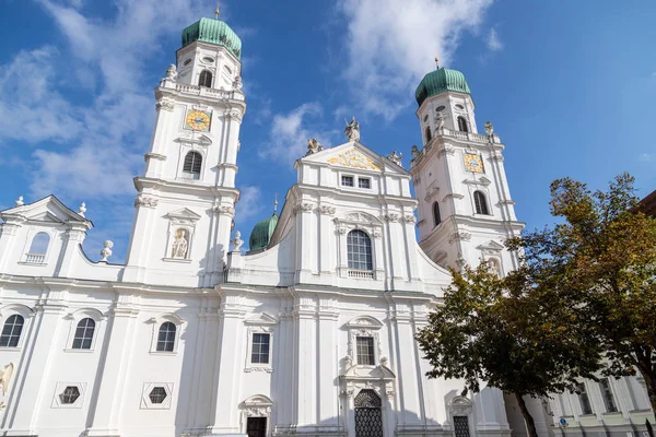 Vue de la cathédrale Saint-Étienne (Dom St. Stephan) à Passau, Bav — Photo