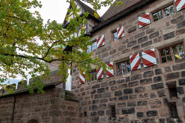 Historická zeď a stavba norimberského zámku, Bavorsko, Ger — Stock fotografie