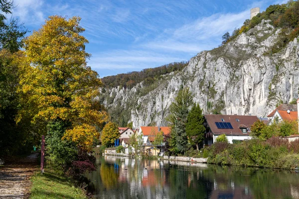 Vista idilliaca al villaggio Markt Essing in Baviera, Germania arguzia — Foto Stock