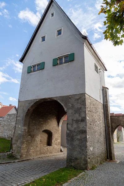 Historyczna brama miasta Berching, Bawaria jesienią — Zdjęcie stockowe