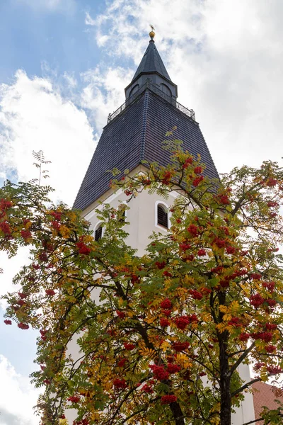 Wieża kościoła parafialnego św. Lorenza w Berching, Bawaria w — Zdjęcie stockowe