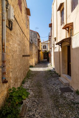 Eski Rodos şehrinde dar bir sokak / sokak 
