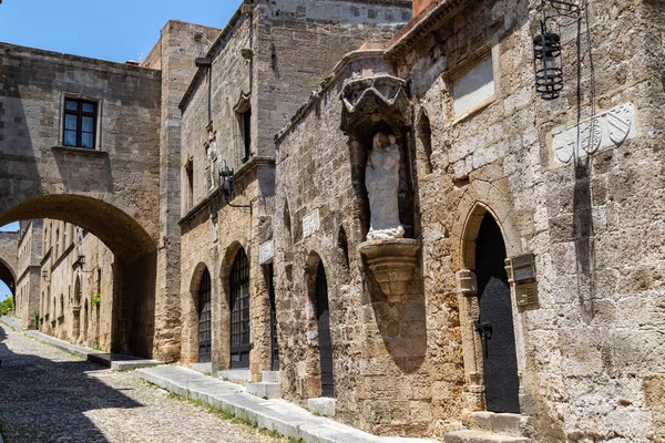 Eski Rodos şehrindeki Şövalyeler Sokağı