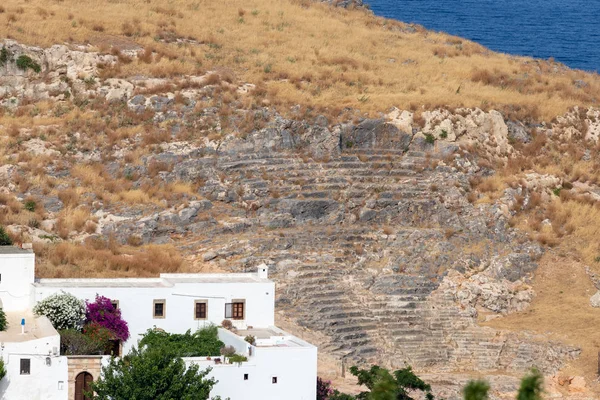 Antiguo anfiteatro en Lindos en la isla de Rodas — Foto de Stock