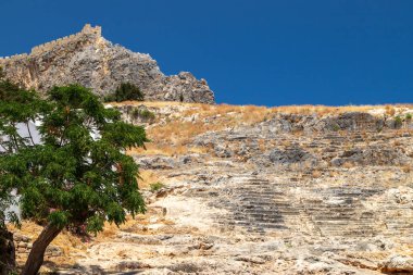Rodos adasındaki Lindos 'ta antik amfitiyatro kazıları, Gre