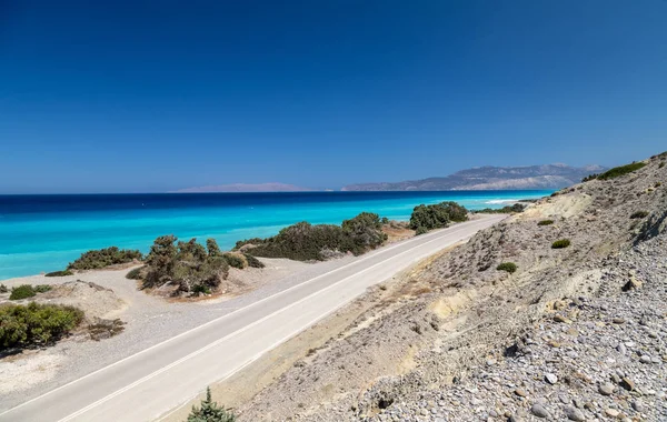 Rhodes Adası 'nın güneybatı kıyısındaki çakıl taşı plajı.