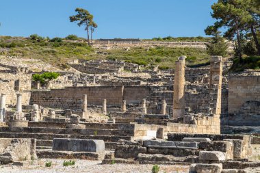 Batı yakasındaki Kamiros antik şehrinin kazı alanı.