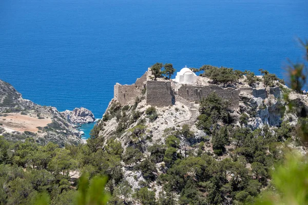 Scenic kilátás táj és a tengerpart közelében Monolithos a görög — Stock Fotó