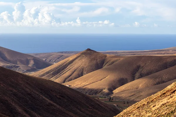 Panoramablick auf Landschaft zwischen Betancuria und Pyjara auf Fu — Stockfoto