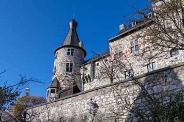 Stolberg, Eifel, Almanya 'daki Stolberg şatosunun alçak açılı görüntüsü
