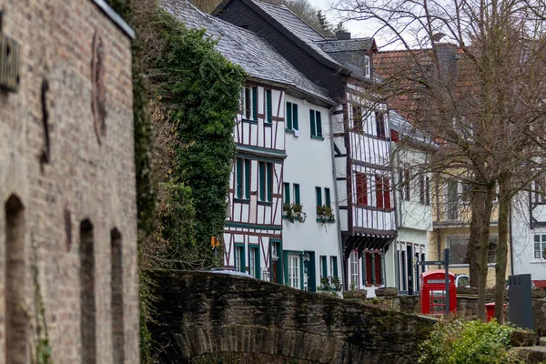 Rangée Maisons Colombages Long Rivière Erft Bad Muenstereifel Allemagne — Photo