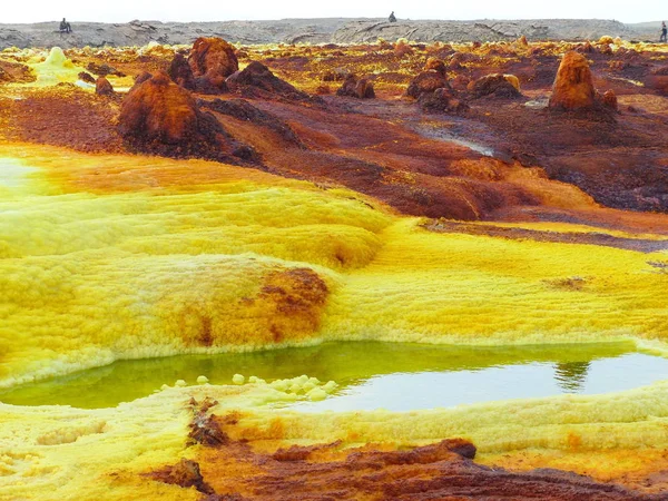 达纳基勒沙漠火山口的硫磺湖 — 图库照片