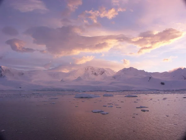 Puesta Sol Océano Cerca Península Antártica —  Fotos de Stock