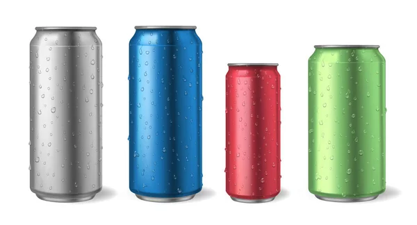 Taniche di alluminio con gocce d'acqua. Metallo realistico può mockup per soda, alcool, limonata e set di illustrazione bevanda energetica — Vettoriale Stock