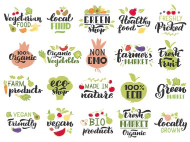 Organik meyve ve sebze etiketleri. Vejetaryen meyveler, sebzeler, harf kartları, taze eko market vegan menü damgası izole vektör simgeleri
