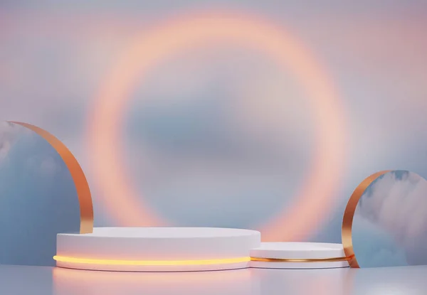 Beyaz kaide, parlak kenarlı çerçeve açık mavi pastel gökyüzü arkaplanı üzerinde. Bulutlar ve altınla podyum gösterisi. Ürünlerin tanıtımı için yuvarlak çerçeve. Asgari gökyüzü günbatımı konsepti 3D kopyalama alanı ile hazırlanır.