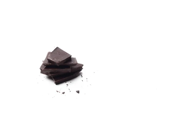 Stücke Dunkler Schokolade Isoliert Auf Weißem Hintergrund — Stockfoto
