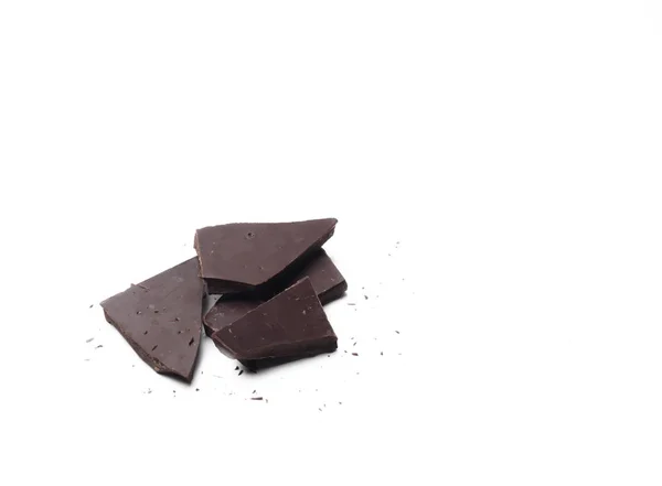 Kousky Tmavé Čokolády Izolovaných Bílém Pozadí — Stock fotografie
