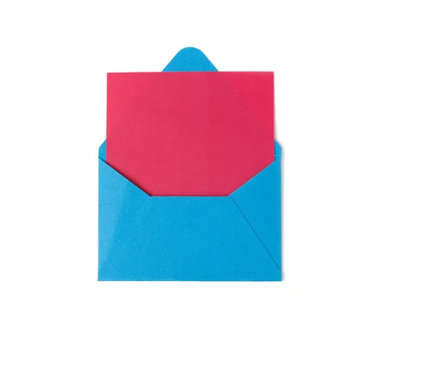 招待状のためのエンベロープ 空のカードで白い背景に隔離 — ストック写真