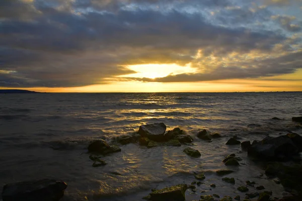 Sunrise et Balaton Gölü