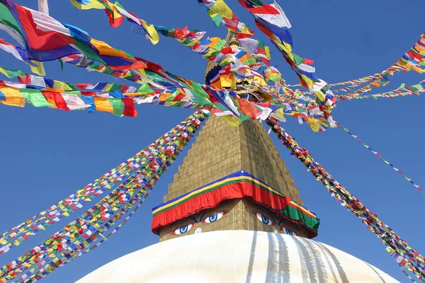 ネパールのブダにある大きな仏塔は — ストック写真