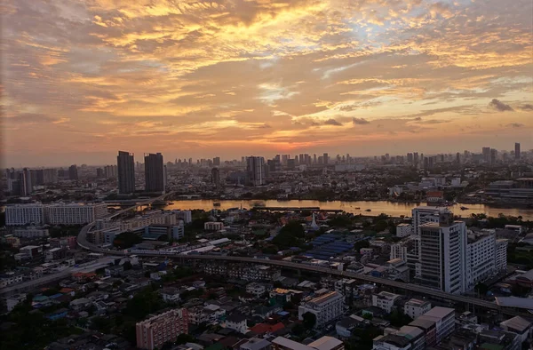 Chao Reynaya, Bangkok 'ta gün batımı                               