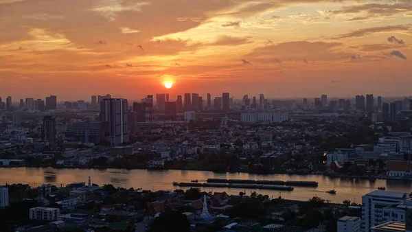Bangkok, Tayland 'daki gökdelenden gün doğumu manzarası