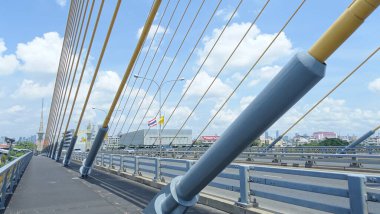 Rama 8 köprüsünde.