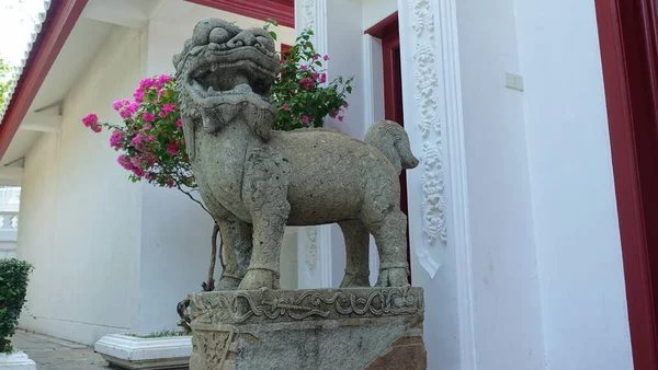 Dragão Pedra Que Guarda Uma Porta Templo — Fotografia de Stock